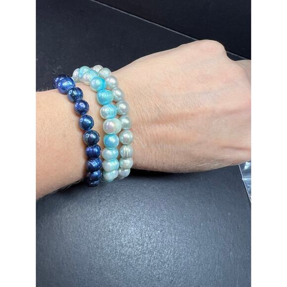 Set of three freshwater pearl shades of blue stretch bracelets - Picture 6 of 10